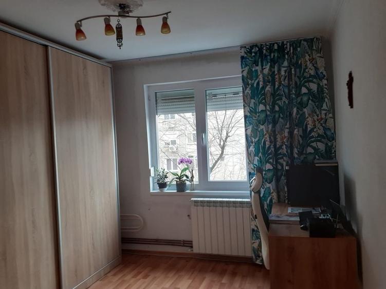 Apartament cu 3 camere decomandat în Rahova