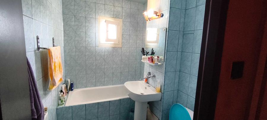 Apartament cu 3 camere decomandat în Exterior Vest