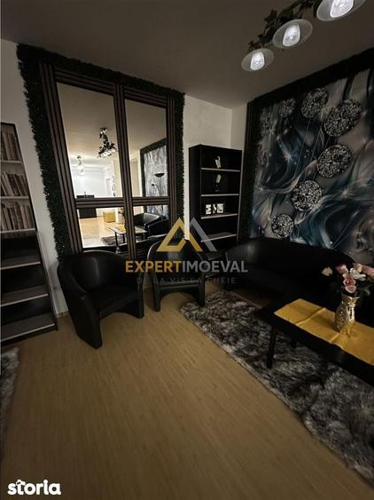Apartament cu 3 camere decomandat în Republicii