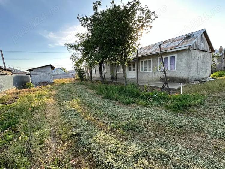 Casă cu 6 camere cu Teren 2000 Mp în Tătăranu