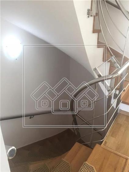 Duplex cu 4 camere cu Teren 280 Mp în Central