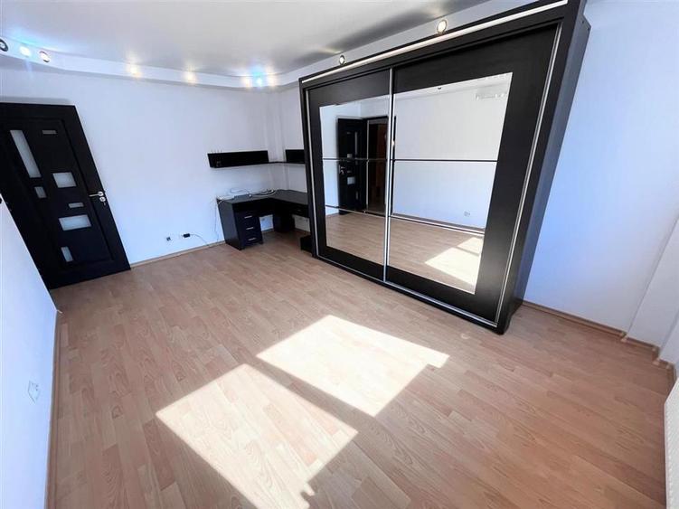 Apartament cu 2 camere decomandat, mobilat în Nicolina