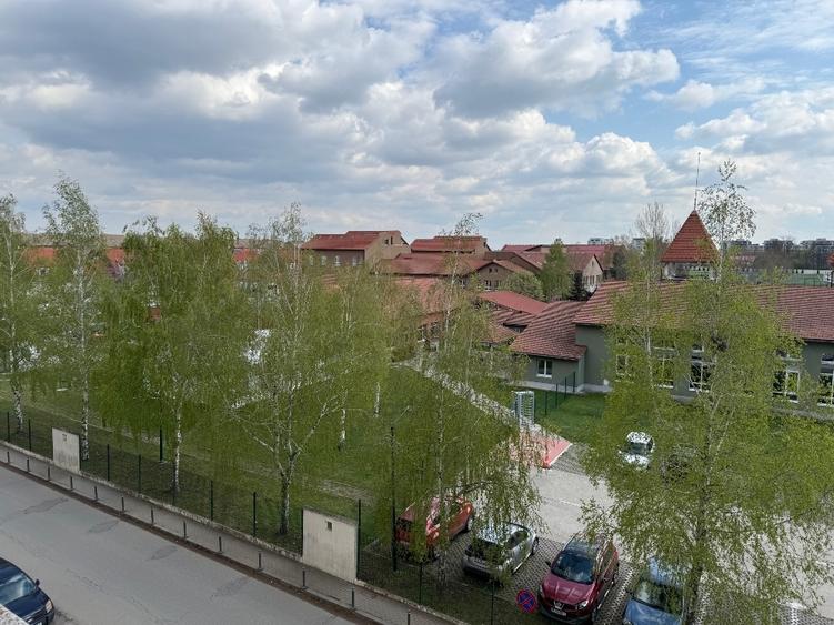 Apartament cu 2 camere semidecomandat, mobilat în Central