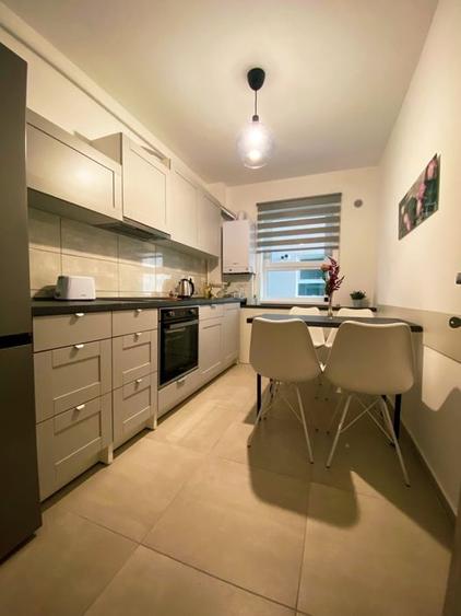 Apartament cu 3 camere decomandat, mobilat în Tractorul