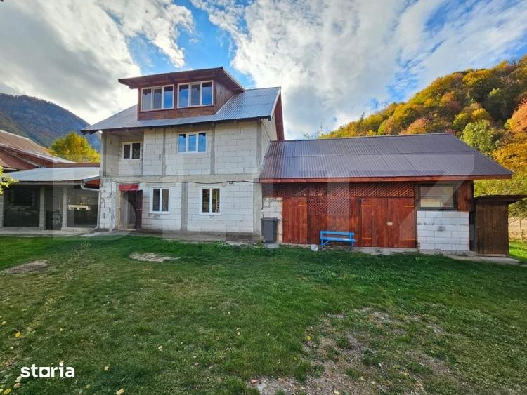 Casă cu 7 camere cu Teren 2727 Mp în Vidra