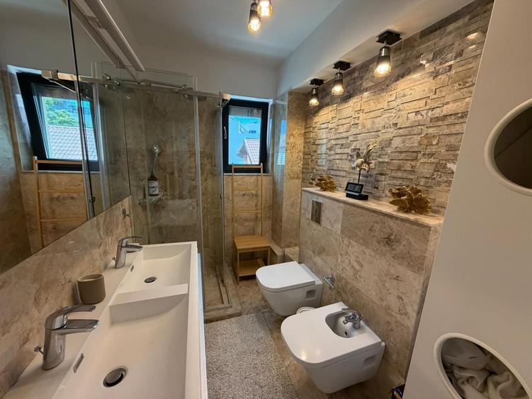 Apartament cu 5 camere decomandat, mobilat în Herăstrău