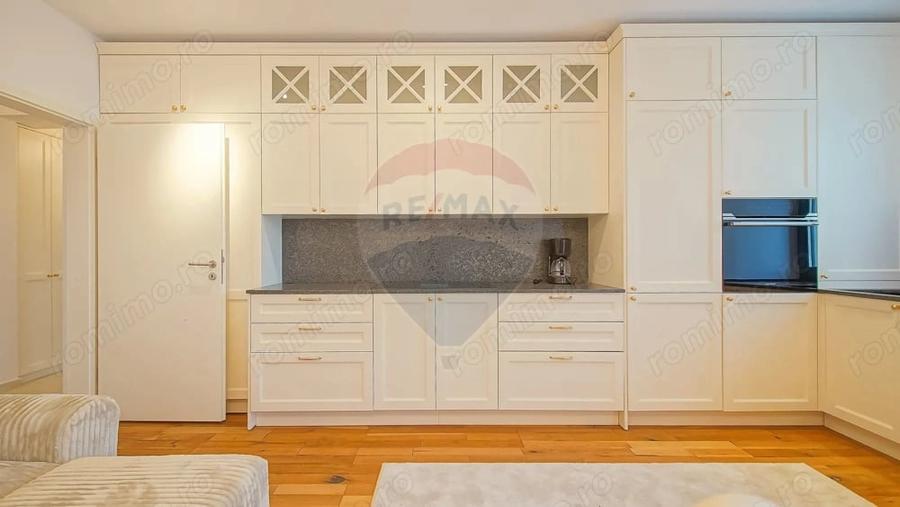 Apartament cu 3 camere decomandat în Noua
