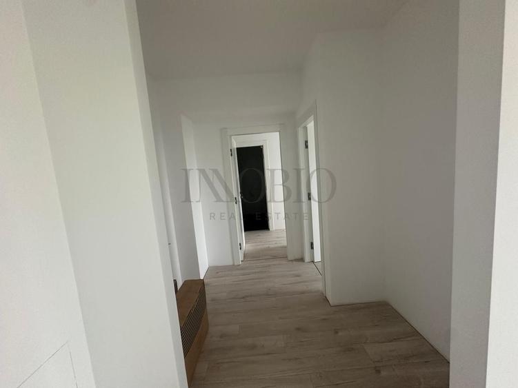 Apartament cu 3 camere semidecomandat în Sisești