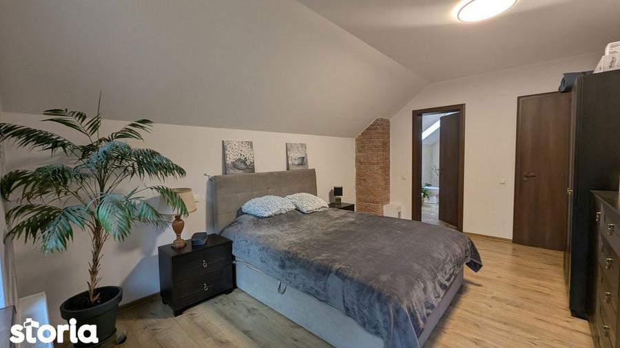 Casă cu 5 camere cu Teren 1500 Mp în Central