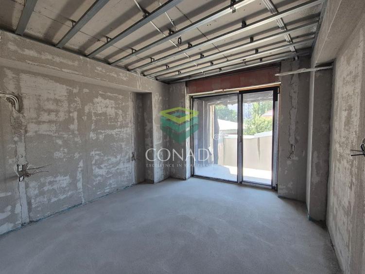 Apartament cu 3 camere decomandat în P-ța Victoriei