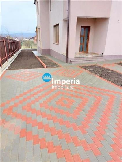 Duplex cu 5 camere cu Canalizare în Lunca Cetățuii