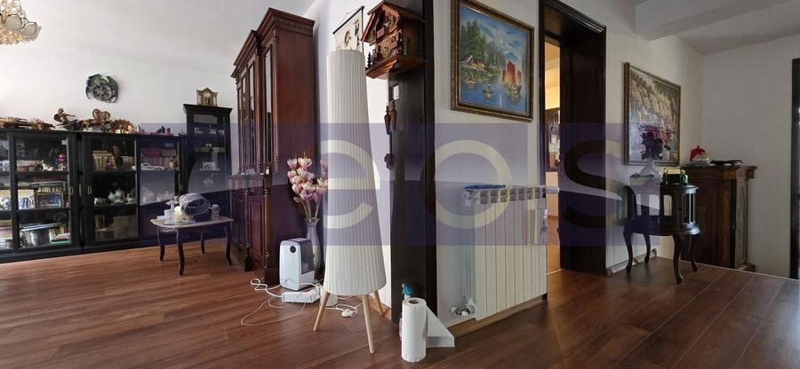 Casă individuală cu 10 camere cu Canalizare în Vatra Luminoasă