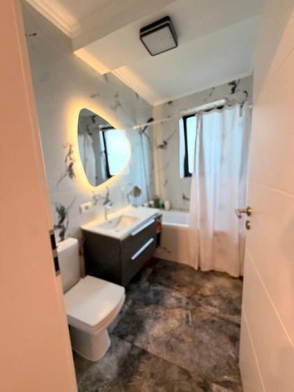 Apartament cu 3 camere semidecomandat în Giroc
