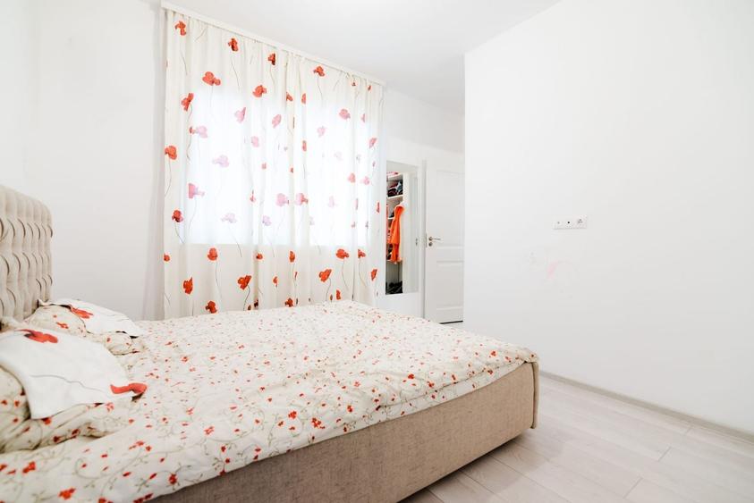 Casă individuală cu 4 camere cu Canalizare în Central