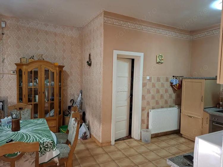 Casă cu 6 camere cu Teren 1000 Mp în 14 Mai