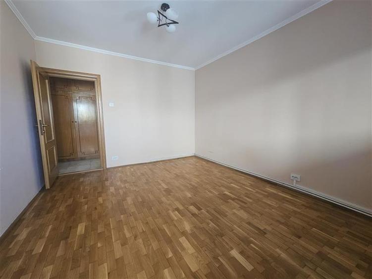 Apartament cu 3 camere decomandat în Domenii