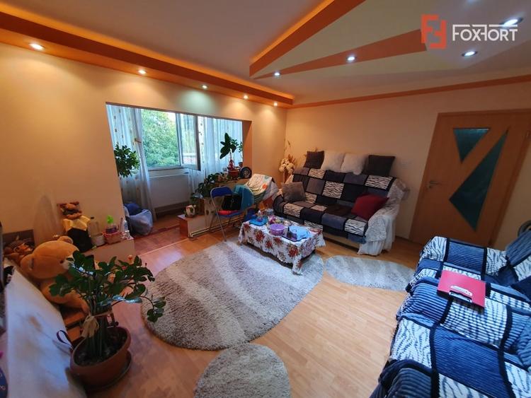 Apartament cu 3 camere semidecomandat în Kiriac