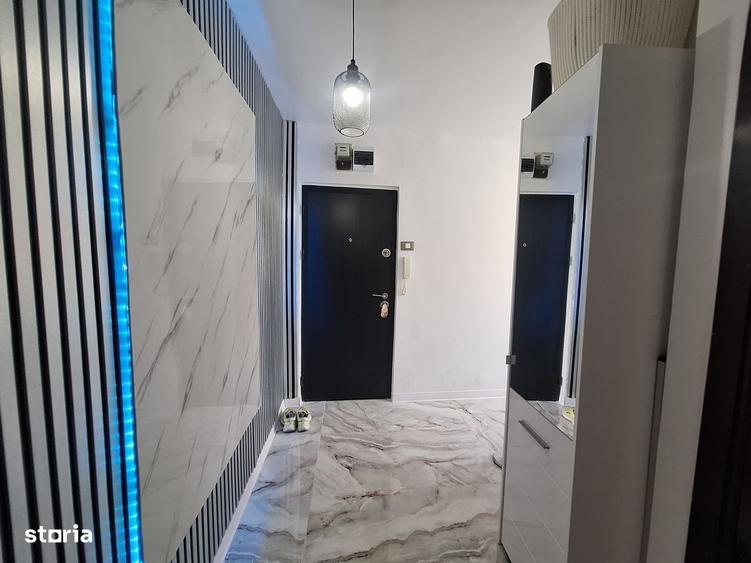 Apartament cu 3 camere semidecomandat în Central