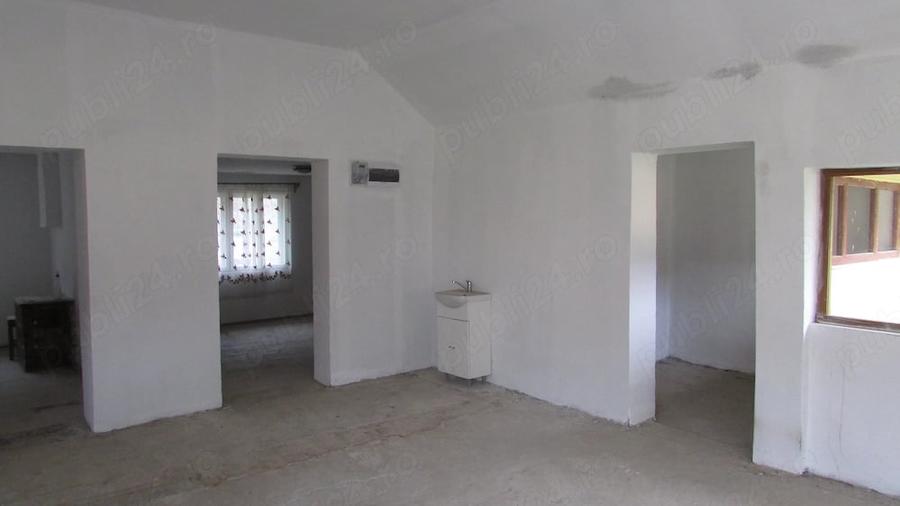Casă cu 3 camere cu Teren 2900 Mp în Vețel