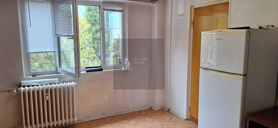 Garsonieră decomandată în Brâncoveanu