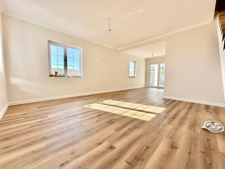 Duplex cu 4 camere cu Teren 300 Mp în Moșnița Nouă