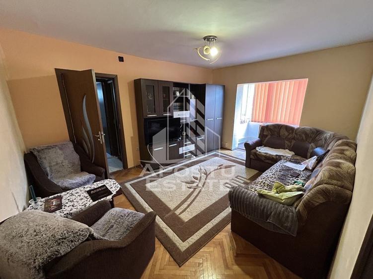 Apartament cu 3 camere semidecomandat, mobilat în Girocului