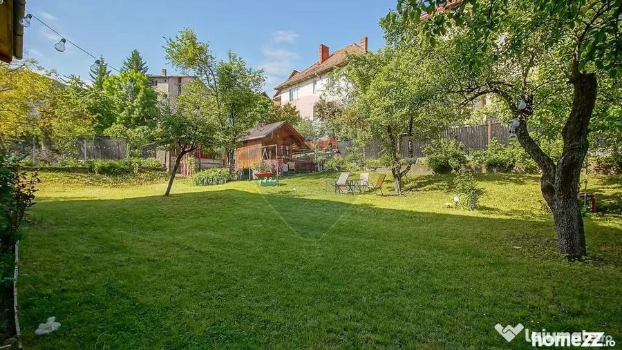 Apartament cu 7 camere decomandat în Dealul Cetății