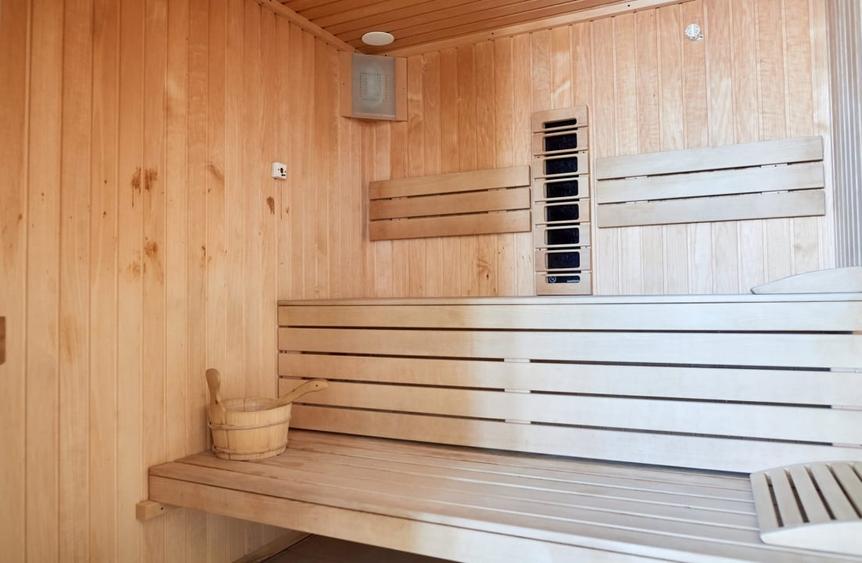 Apartament cu 2 camere semidecomandat, mobilat în Central
