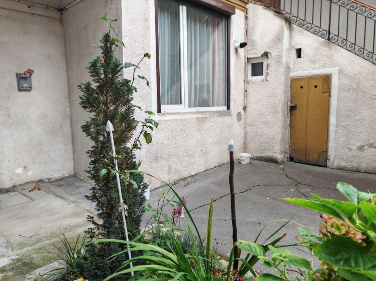 Apartament cu 2 camere nedecomandat, mobilat în Central