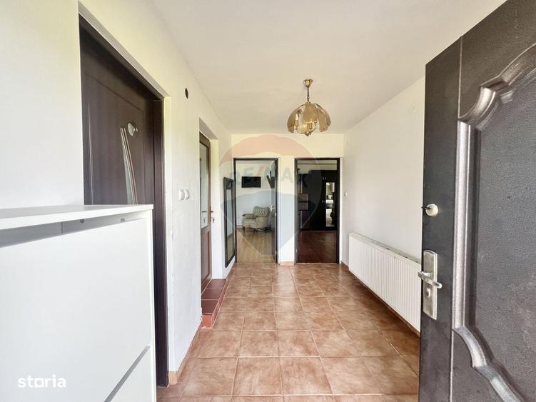 Casă cu 3 camere în Geamăna