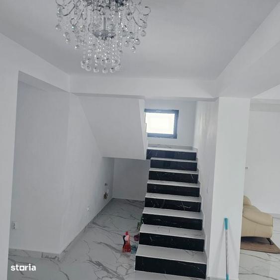 Casă cu 4 camere în Central