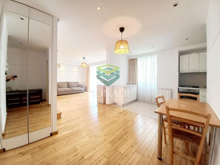 Apartament cu 3 camere semidecomandat, mobilat în Herăstrău
