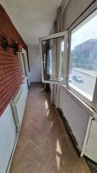 Apartament cu 3 camere decomandat în Exterior Vest