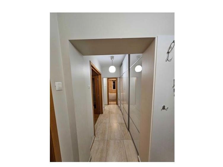 Apartament cu 3 camere decomandat, mobilat în Berceni