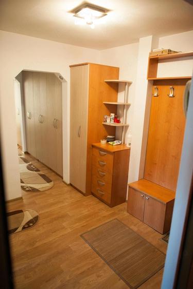 Apartament cu 3 camere decomandat în Canta