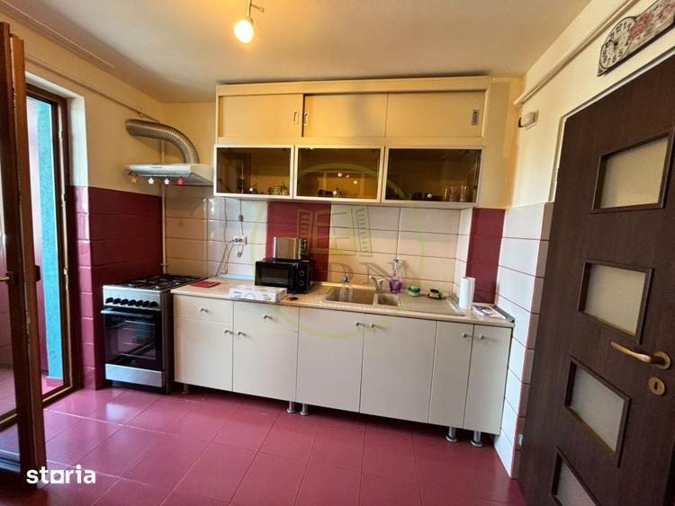 Apartament cu 4 camere semidecomandat în Central