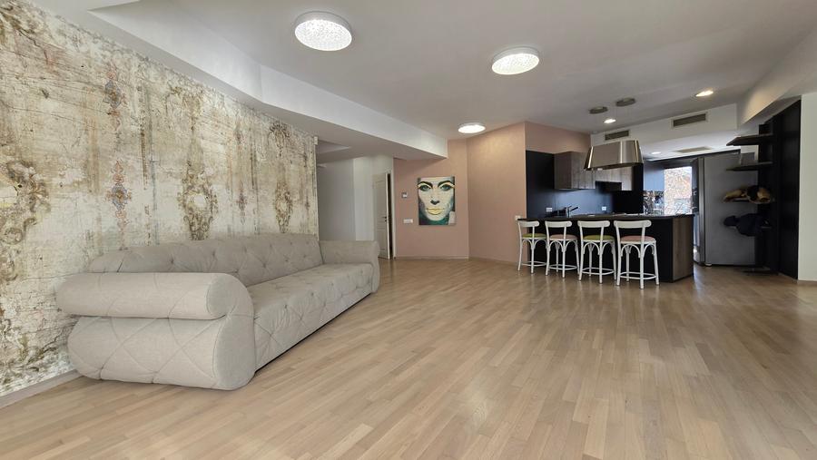 Apartament cu 6 camere decomandat, mobilat în Șoseaua Nordului