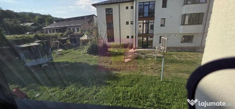 Apartament cu 2 camere decomandat în Poiana