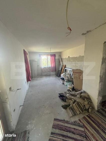 Casă cu 6 camere cu Teren 900 Mp în Obcini