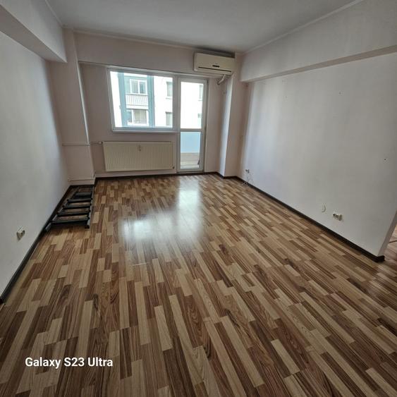 Apartament semidecomandat în Moșilor