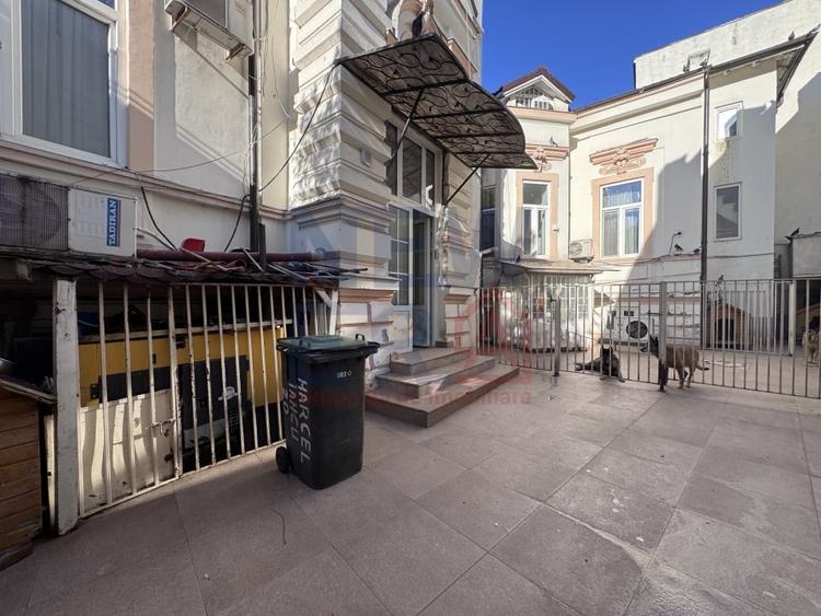 Casă individuală cu 9 camere cu Canalizare în Eminescu