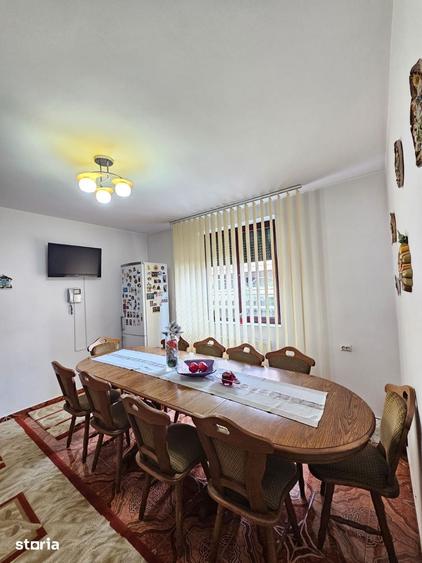 Casă cu 6 camere cu Teren 800 Mp în Calea București
