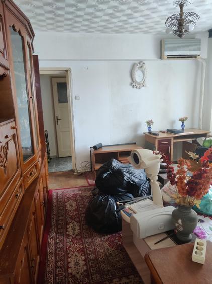 Apartament cu 2 camere nedecomandat în P-ța Universității