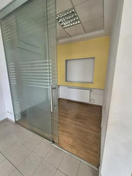 Spațiu comercial, de 150 mp, în Micro IV