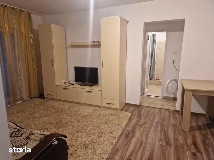De inchiriat apartament cu 2 camere, zona Roman Voda,mobilat si utilat - 1