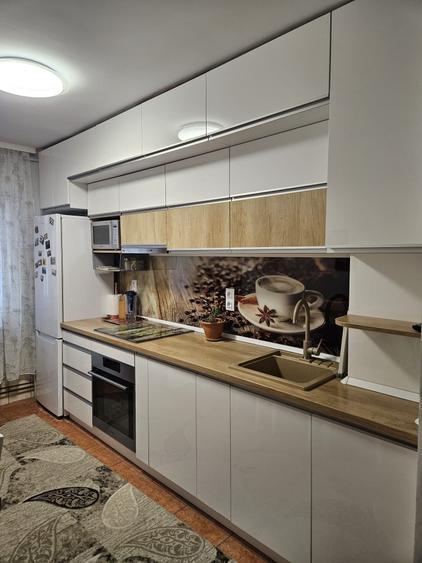 Apartament cu 3 camere decomandat în Ștefan cel Mare
