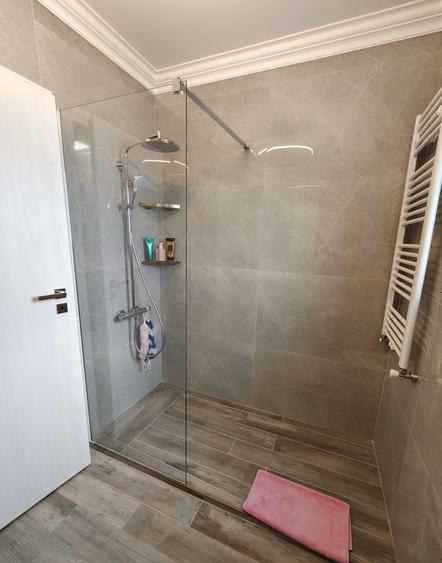 Apartament cu 3 camere decomandat, mobilat în Florești