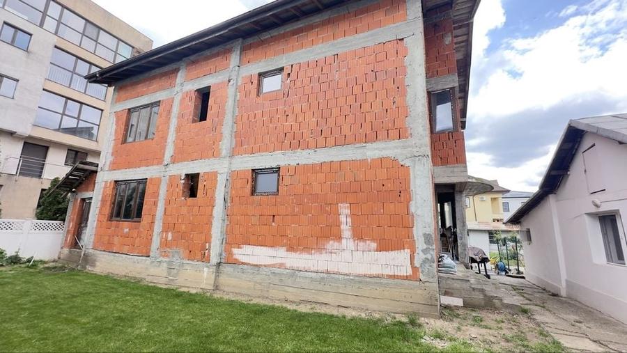 Casă cu 4 camere în Central