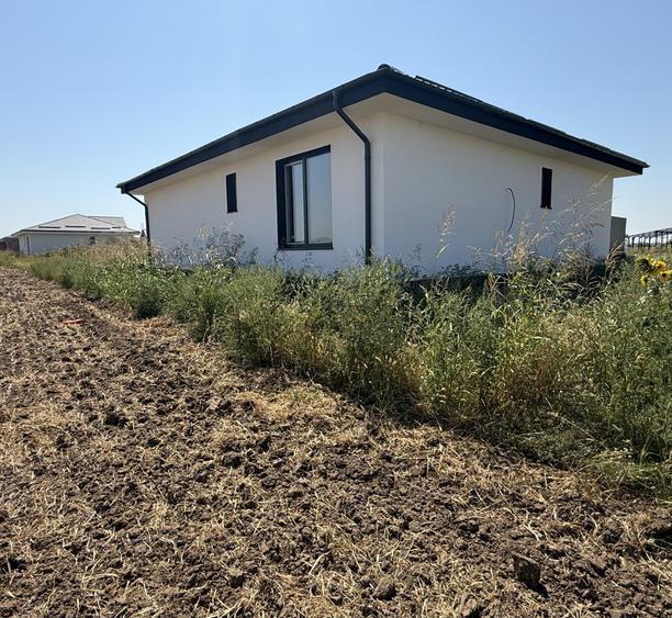 Casă individuală cu 4 camere cu Teren 400 Mp în Săbăreni