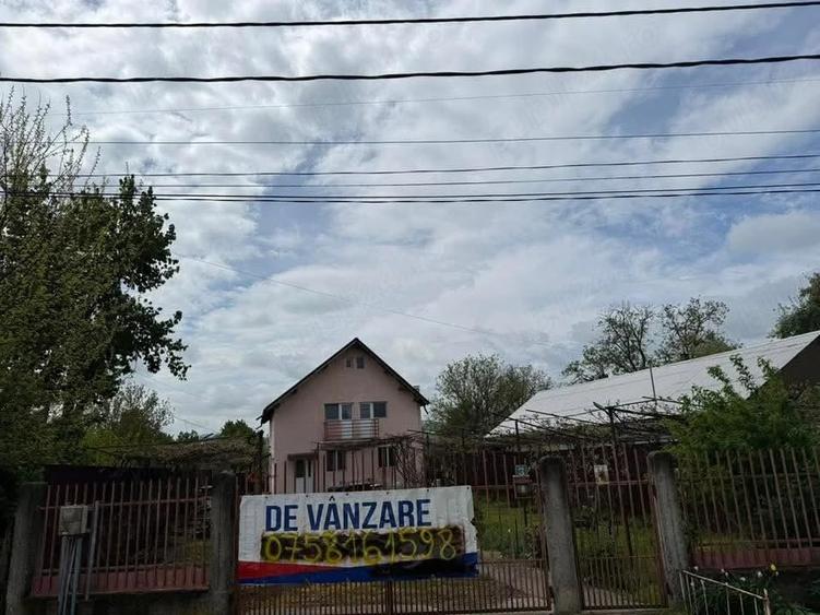 Casă cu 2 camere cu Teren 7100 Mp în Central